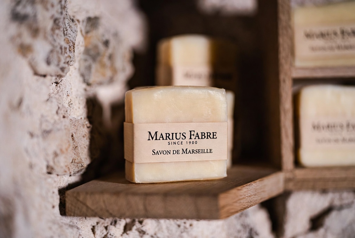 Envie de commander du savon de Marseille qui vous rappelle votre enfance ? Rendez-vous sur marius-fabre.com