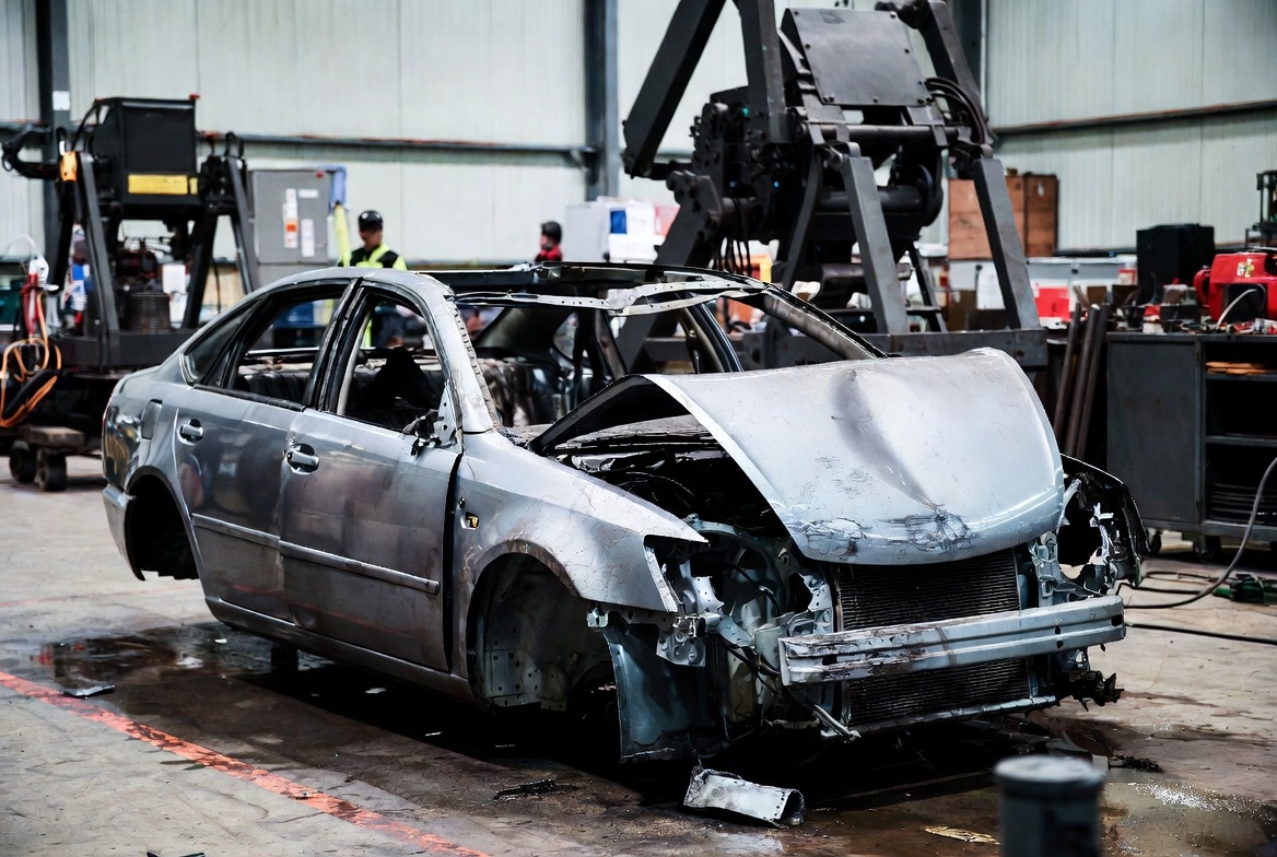 Autochoc : démolition « propre » des vieux véhicules….