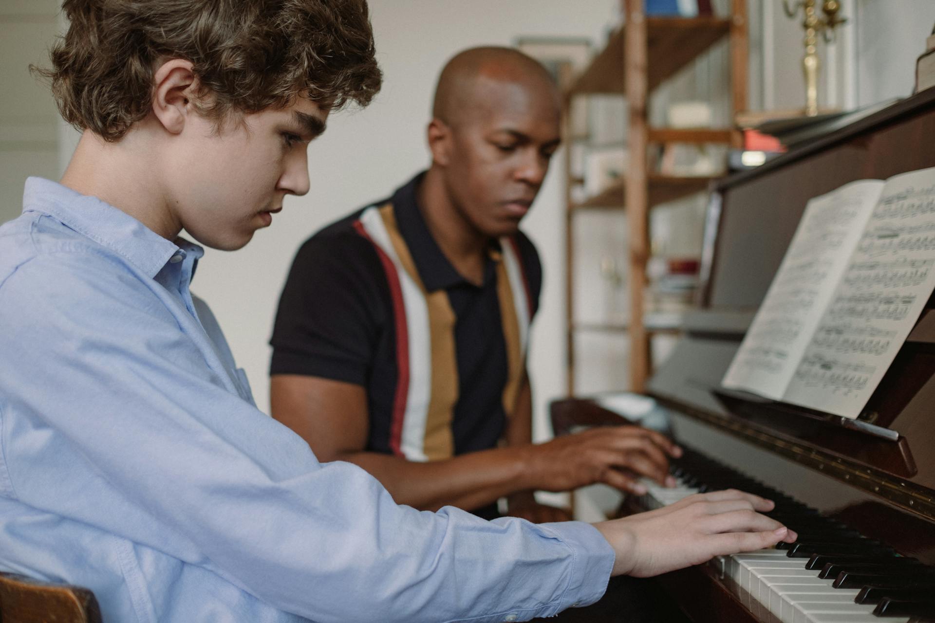 Doit-on apprendre le piano ou la guitare ?